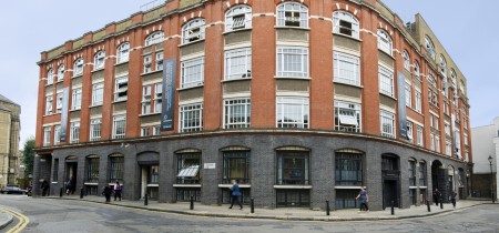 Foto 1 van 27-31 Clerkenwell Close  in Londen