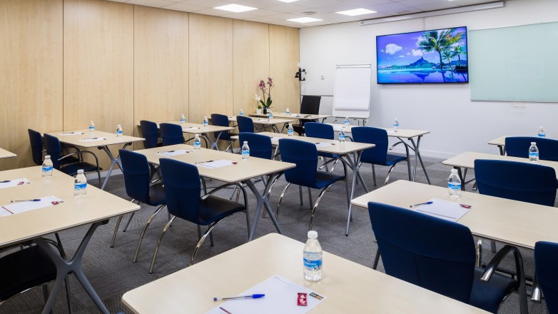 large meetingroom in classroom setting