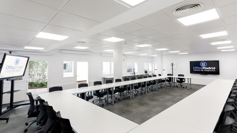 Very large meetingroom available in various settings