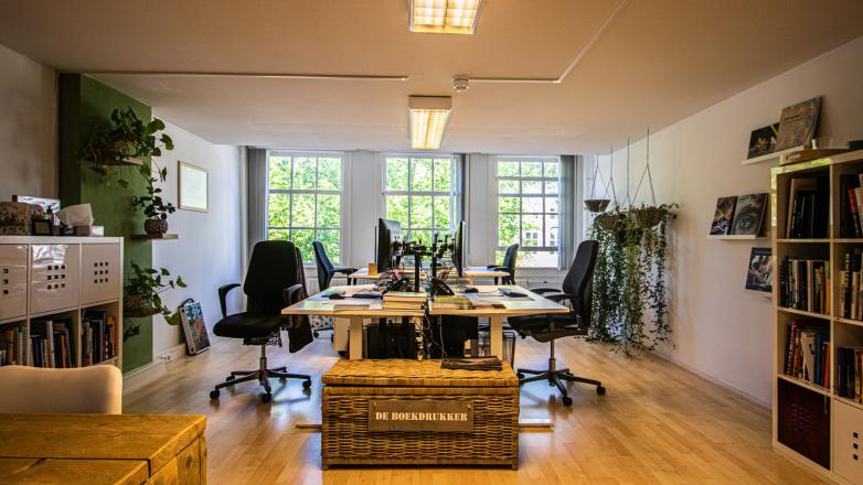 Werkruimte in het kantoor aan de Herengracht 221 in Amsterdam